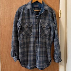 Vintage! Pendleton Woolen Mills Navy and Gray Shirt quality vintage pure wool